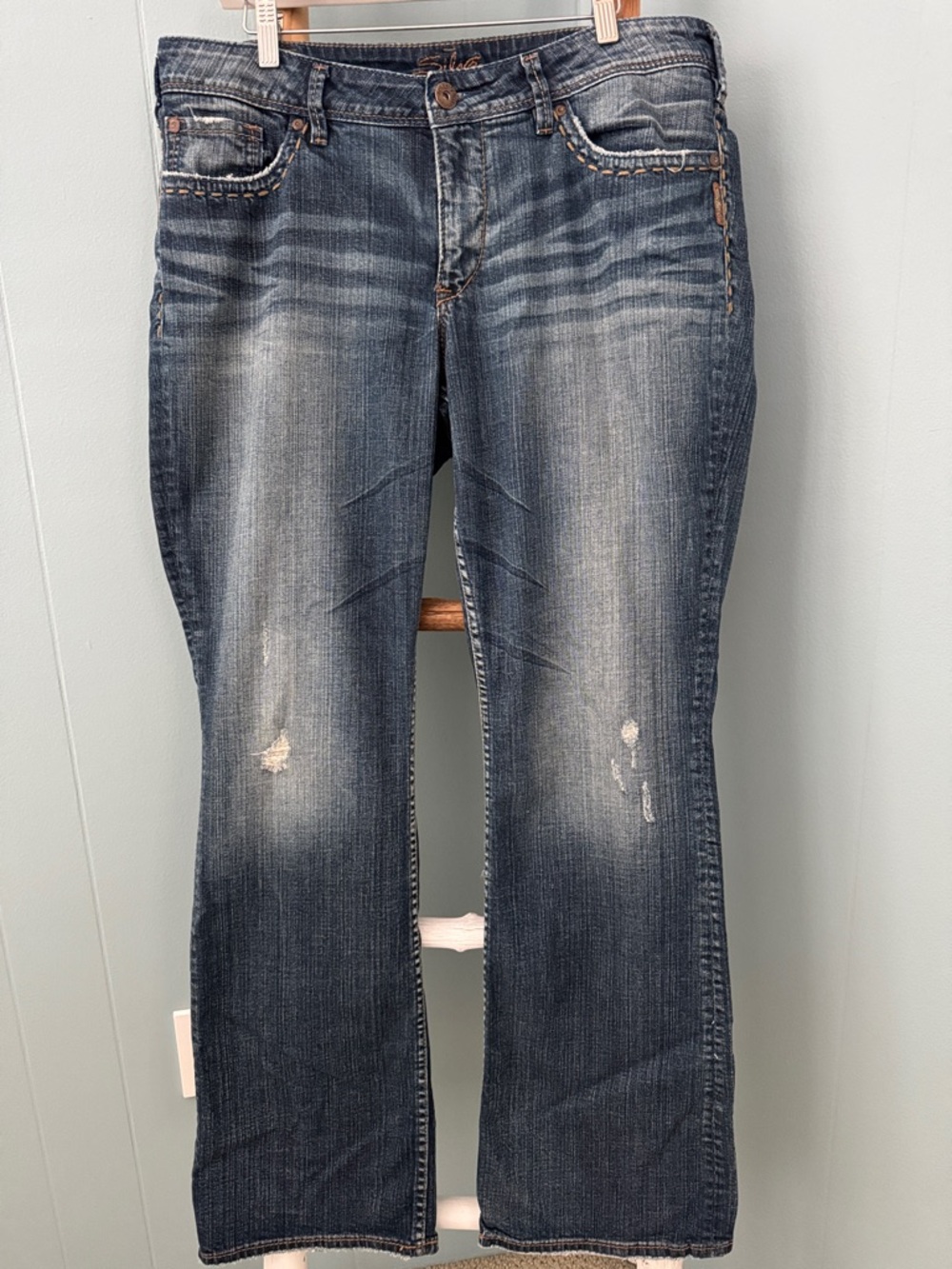 Silver Jeans Co Women's Pioneer Blue Bootcut  Denim Distressed Pockets ~ 16/33